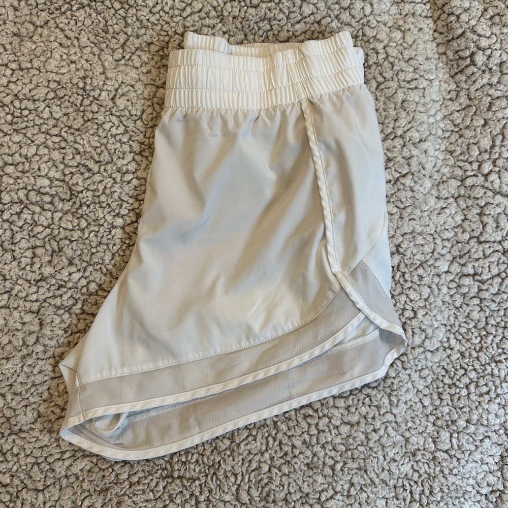 Athleta Mesh Racer Run Short 4” White | Women’s Size Small | Running Shorts